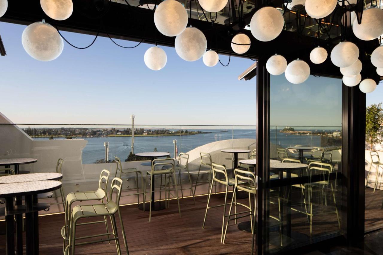 Qt Newcastle Hotel Ngoại thất bức ảnh The rooftop bar at the Hotel del Coronado
