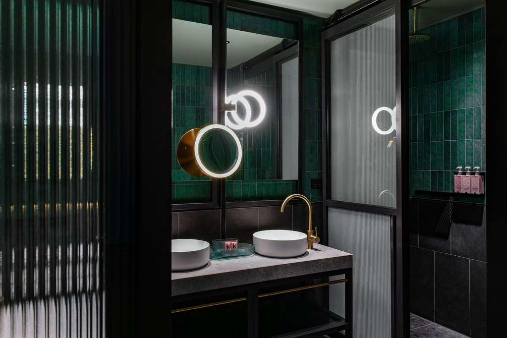 Qt Newcastle Hotel Ngoại thất bức ảnh Bathroom