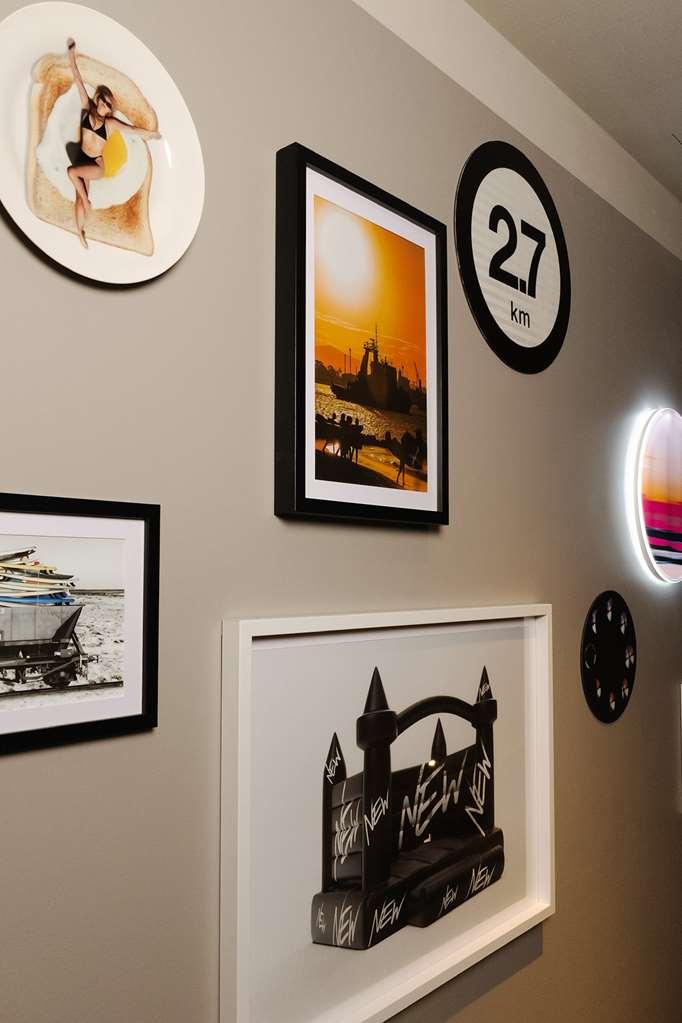 Qt Newcastle Hotel Tiện nghi bức ảnh A selection of photographs by the artist